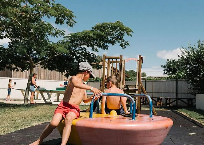 Parque de Campismo Mobil 4 Personnes Avec Terrasse à Dolus-d'oléron - Api-1-52-1442