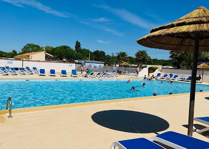 Parque de Campismo Mobil 4 Personnes Avec Terrasse à Dolus-d'oléron - Api-1-52-1442 *